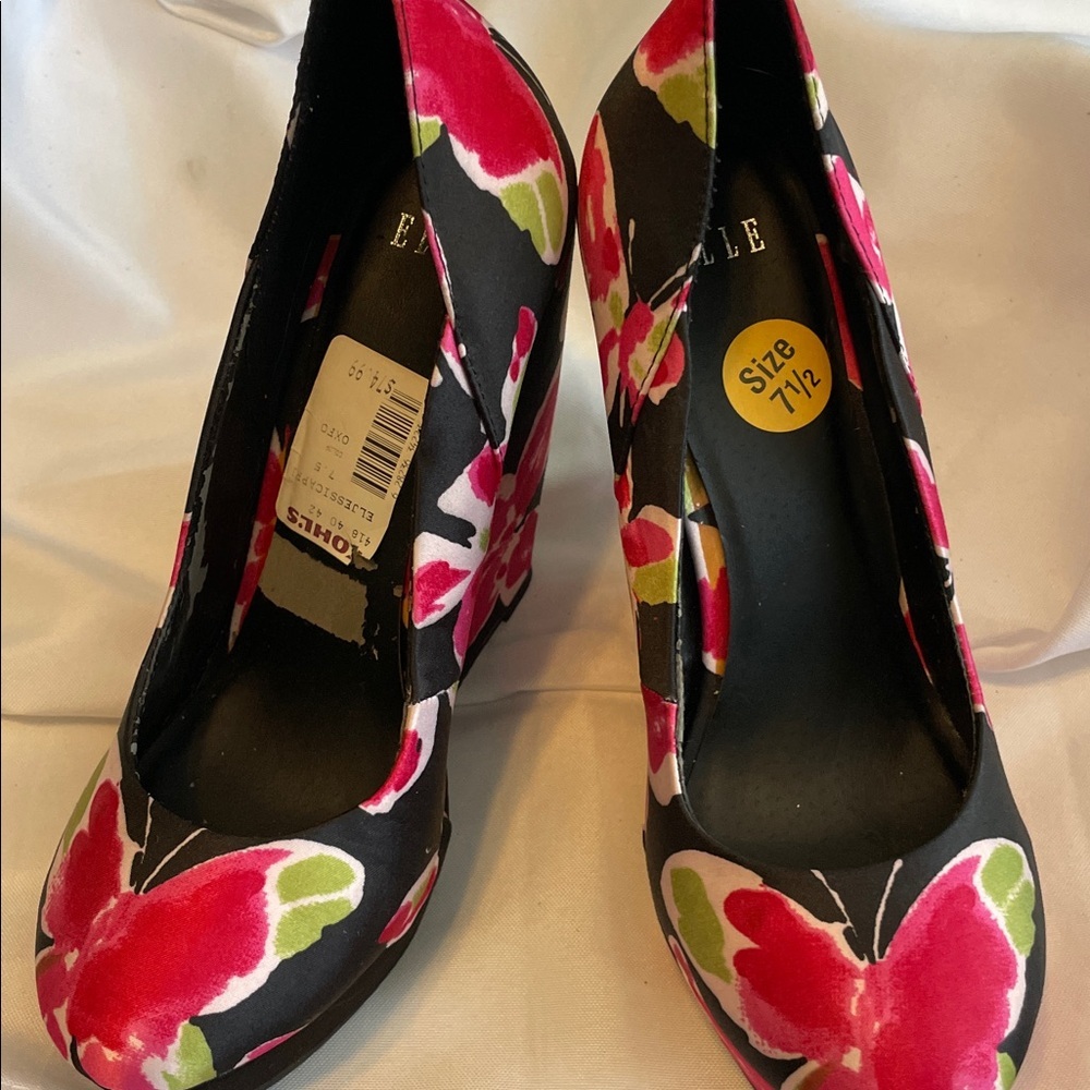 Elle Black Heels with Pink Floral Design - Picture 6 of 7
